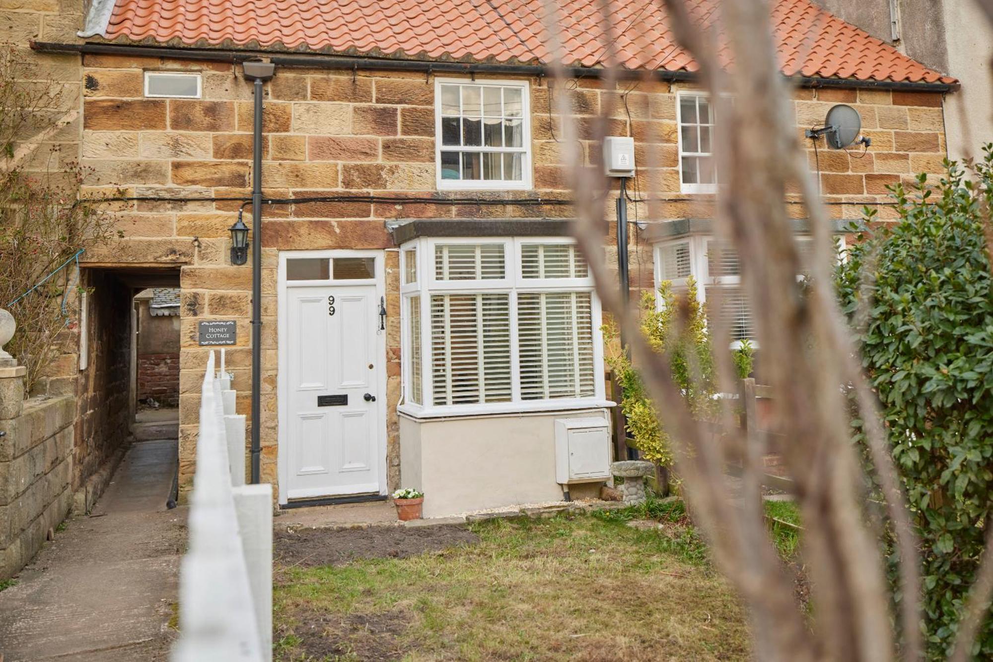Host & Stay - Honey Cottage Hinderwell Esterno foto